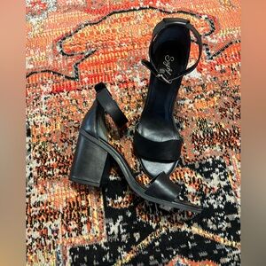 Seychelles Black leather Movement Sandal size 8